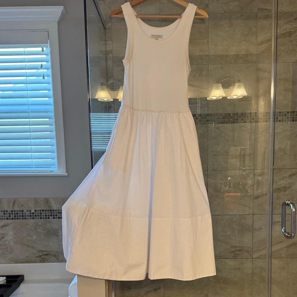 Chic White Sleeveless Midi Dress